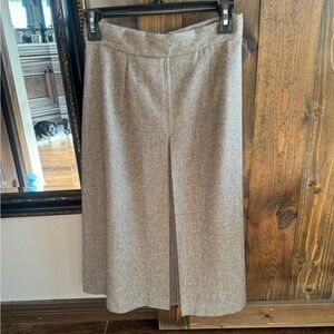 80s Herringbone pattern pencil skirt with pleat in front. Size small (2-4size)